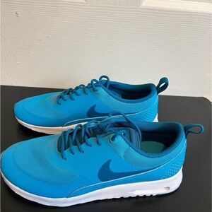 Nike Thea turquoise women’s size 8, only worn two times
